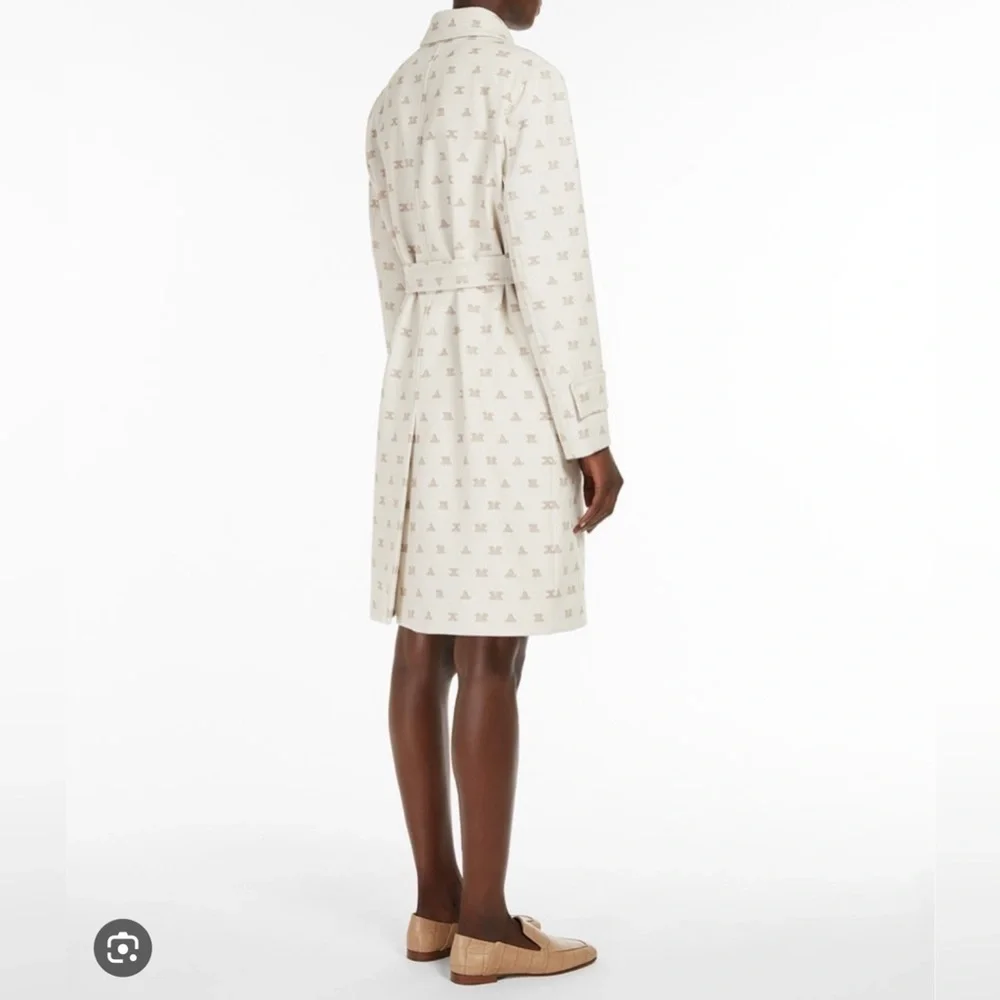 SOLD! MAX MARA FULL LOGO TRENCH COAT SIZE: US6 IT40 NEW WITH TAG FALL/WINTER - Picture 5 of 16